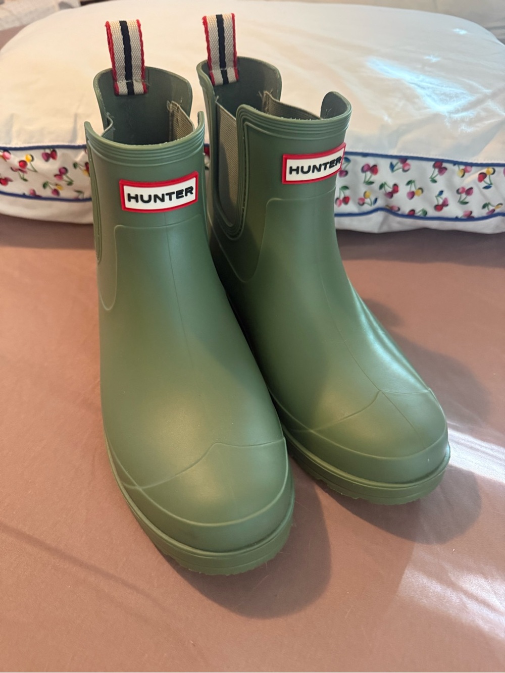 Women Hunter Kids Short Rain Boots in Olive Green with Striped Pull Tabs